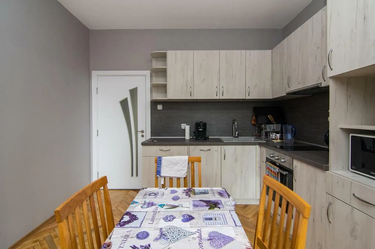 Zhakler - Top Center Apartment Opposite Starbucks Varna